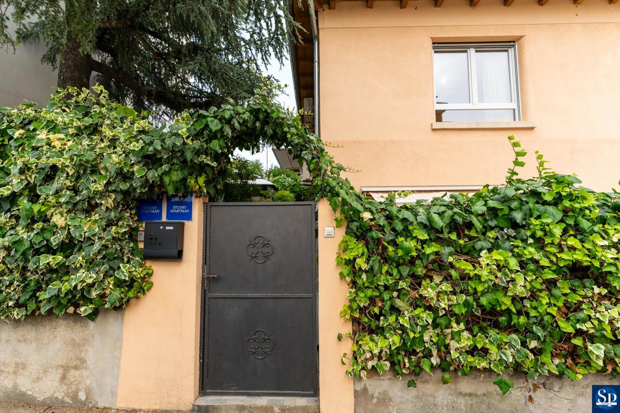 Colosseum Garden Studio Apartments Пула Экстерьер фото
